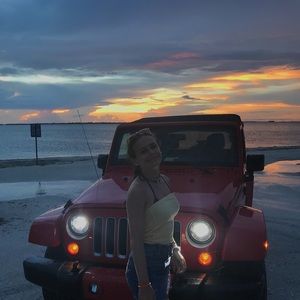 Meet your Posher, Elise